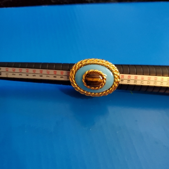 Large goldtone Cocktail Ring size 7 - Picture 5 of 12